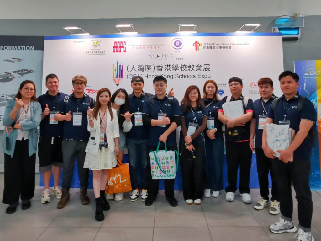 Members of Discovery Class and Seepaths Consultant